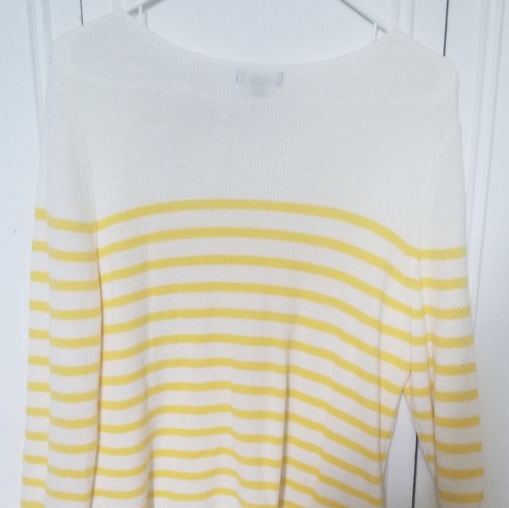 Gap sweater